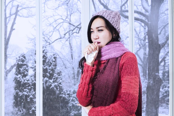 Young girl coughing at tissue — Stock Photo, Image