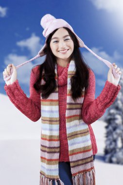 Jumper mountain yakınındaki ile neşeli kız