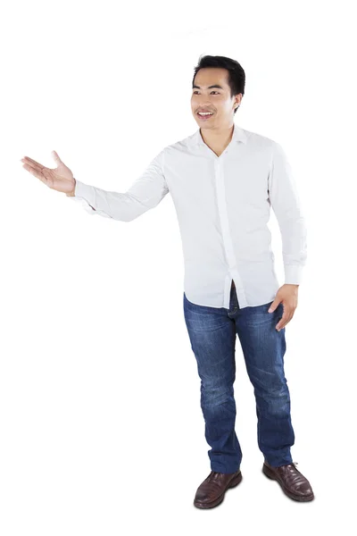 Casual man showing copyspace — Stock Photo, Image