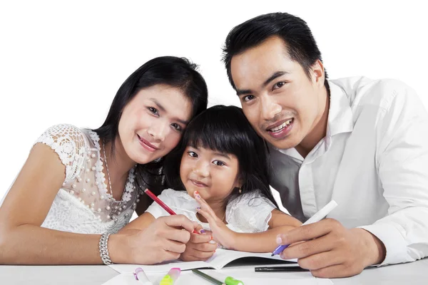 Familia alegre haciendo el trabajo escolar juntos —  Fotos de Stock