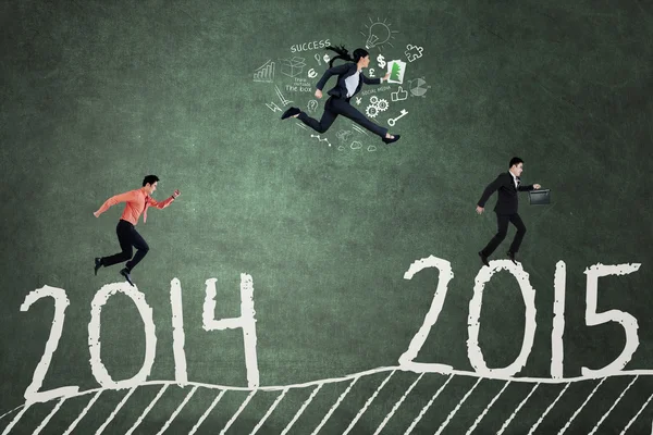 Employees in race to achieve number 2015 — Stock Photo, Image