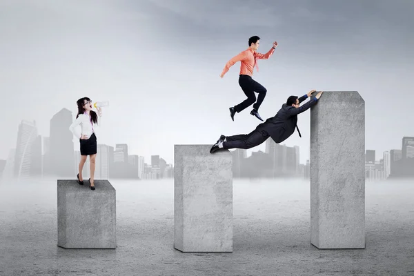 Young leader gives command to her workers — Stock Photo, Image