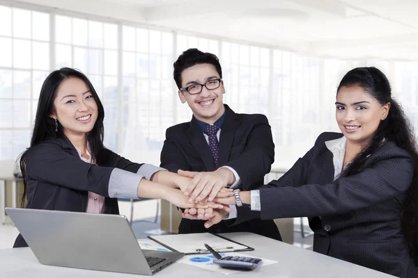 Multiraciale business team weergegeven: eenheid — Stockfoto