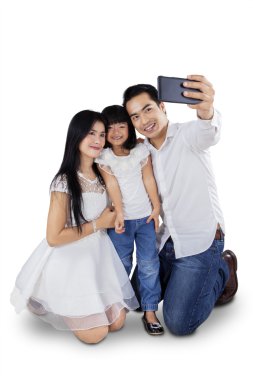 Asya aile kendini fotoğraf çekimi