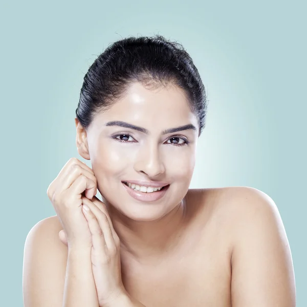 Portrait of woman with natural skin — Stock Photo, Image