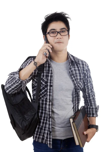 Trendy student praten over de telefoon — Stockfoto