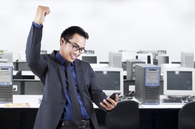 Bir iletide oda ofis okuma işadamı