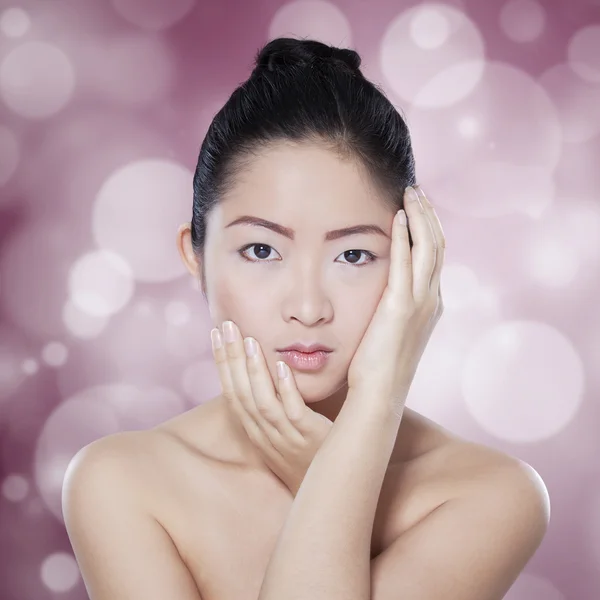 Chinese girl with natural skin in studio — Stock Photo, Image