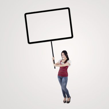 Güzel kız stüdyoda holding yönetim kurulu