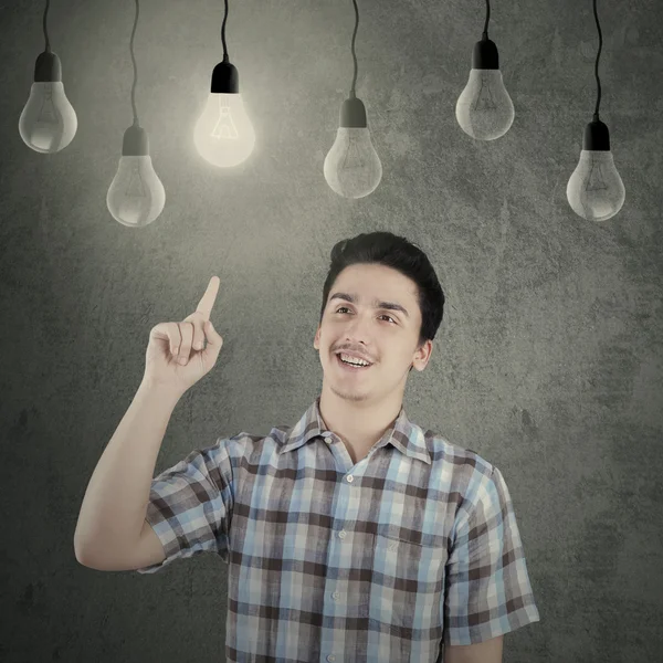 Caucasian person under lightbulb — Stock Photo, Image