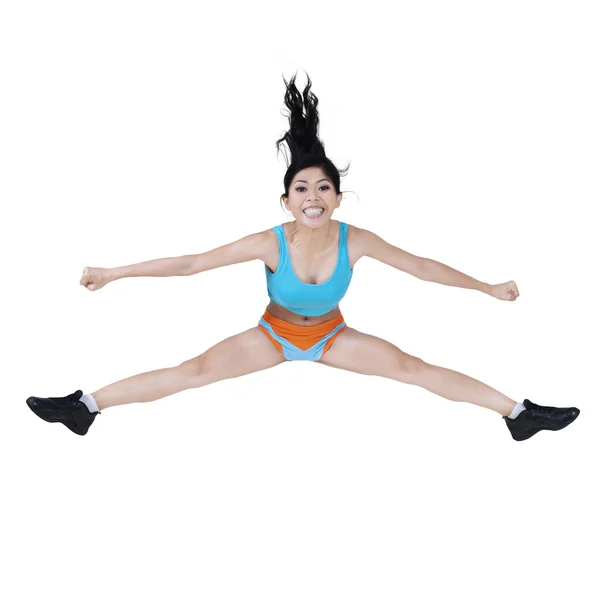 Fitness kvinna hoppa — Stockfoto