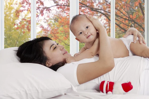 Joyful mother with baby at home — Stock Photo, Image