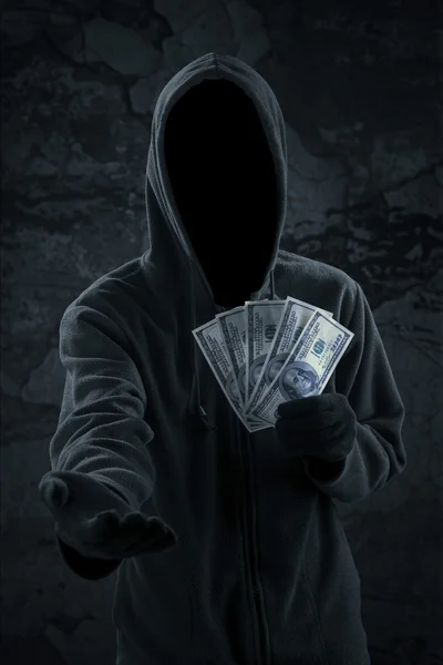 Mužské zloději brát peníze dolarů — Stock fotografie