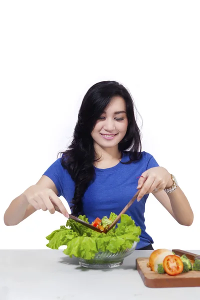 Pretty woman with fresh vegetables — Stock Photo, Image