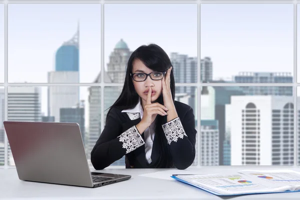 Woman making silent sign in the office — Stock Photo, Image