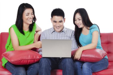 Asya insanlar internet üzerinden online sörf