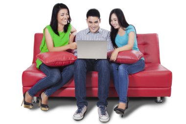 Mutlu genç internet online tarama