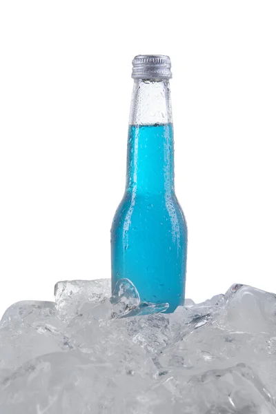 Bebida fría con cubo de hielo —  Fotos de Stock