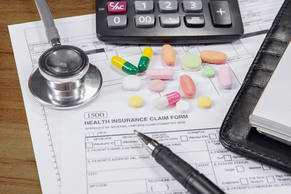 Health insurance claim form with drugs — Stock Photo, Image