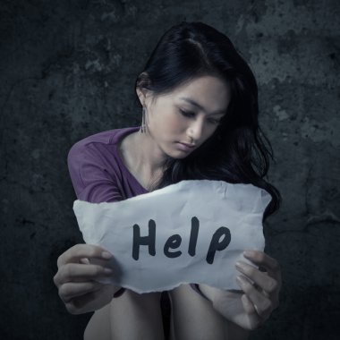 Depresif genç kız yardıma ihtiyacım var