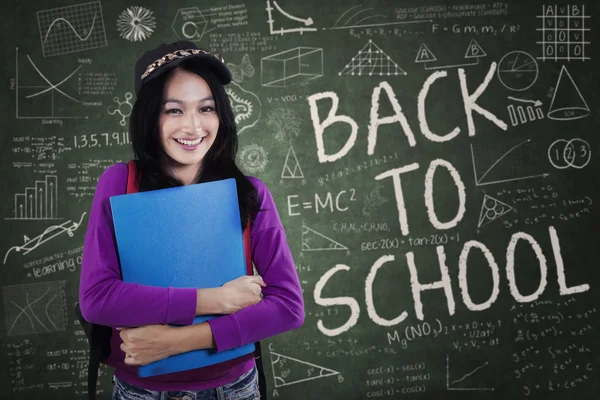 Studente della scuola moderna torna a scuola — Foto Stock