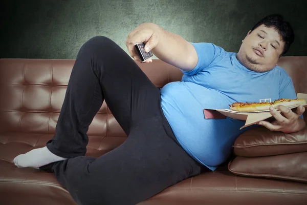 Overweight man eats pizza 2 — Stock Photo, Image