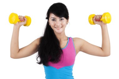 Çekici kadın egzersiz dumbbells ile