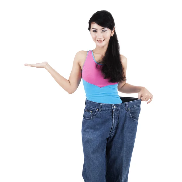 Slim woman with presentation gesture — Stock Photo, Image