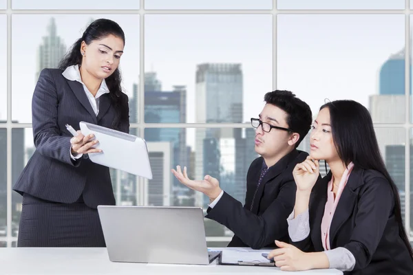 Group of businesspeople make project — Stock Photo, Image