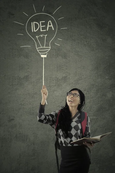 Student having idea in class — Stock Photo, Image