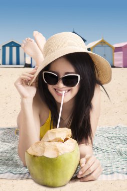 Hindistan cevizi meyve sahilinde turizm