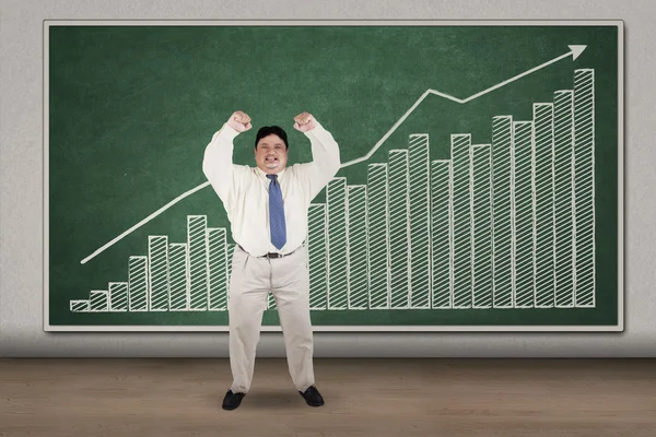 Hombre de negocios con sobrepeso expresando éxito — Foto de Stock