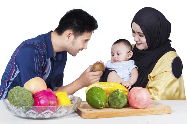 Man giving a fruit to his son — Stock Photo, Image