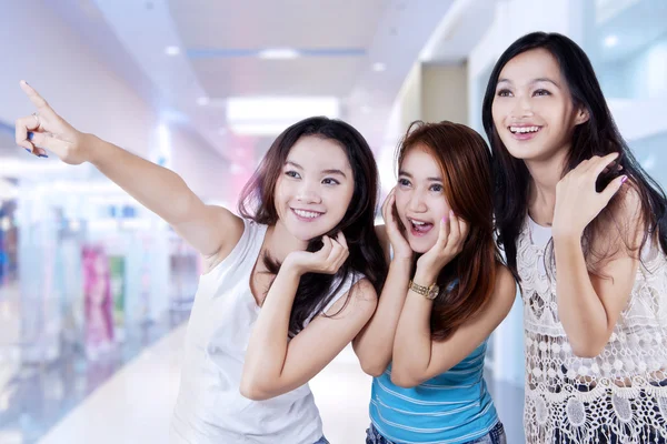 Excited adolescent girls at mall — Stock Photo, Image