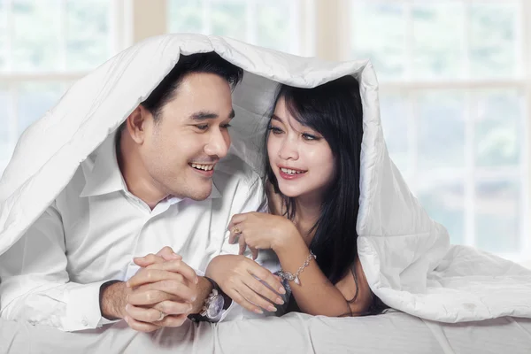 Couple enjoy togetherness on bed — Stock Photo, Image