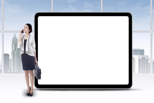 Female employee and empty board — Stock Photo, Image