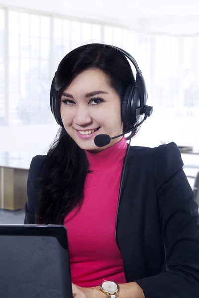 Pretty call center operator working in office — Stock Photo, Image