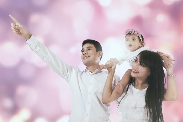 Family with bokeh background — Stock Photo, Image