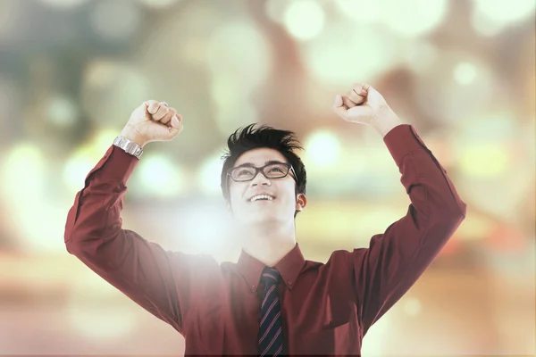 Succesvol ondernemer zijn overwinning vieren — Stockfoto