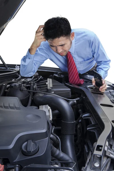 Hombre confundido con coche roto — Foto de Stock