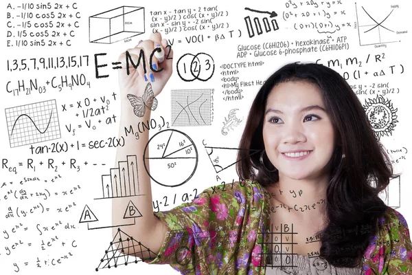 Lány ír tudományos és matematikai képlet — Stock Fotó