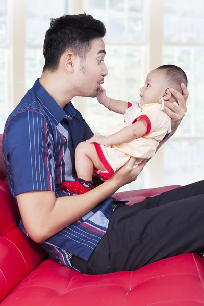 Joyful father play with his kid on sofa — Stock Photo, Image