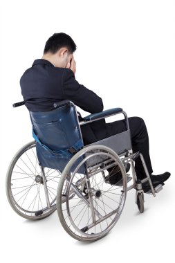 özürlü işadamı mutsuz görünüyor