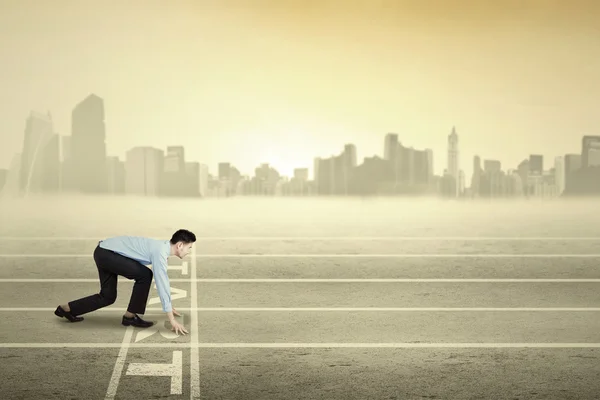 Hombre emprendedor listo para competir — Foto de Stock