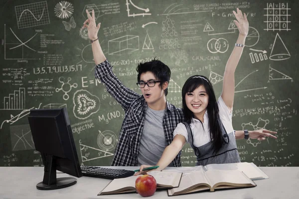 Successful high school students — Stock fotografie