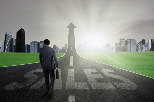 Worker walk on the road sales — Stock Photo, Image