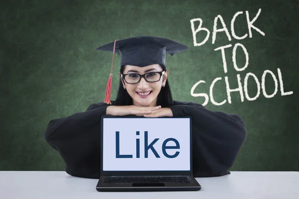 Student met laptop terug naar school — Stockfoto