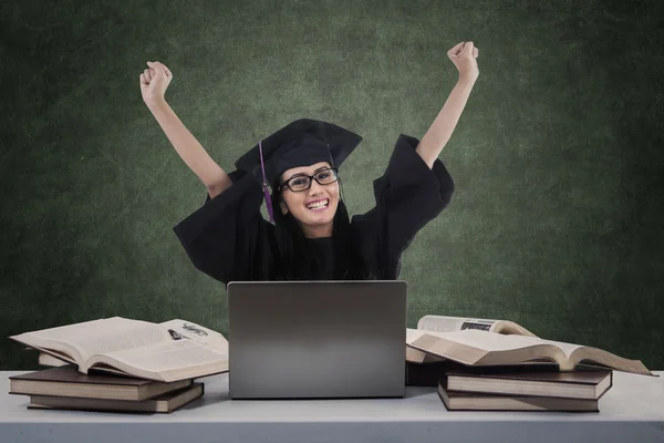 Happy graduate raised arms with blank board — Stock Photo, Image