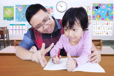 Child learn counting with her finger in class