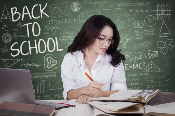 Young girl back to school and learn in class — Stock Photo, Image
